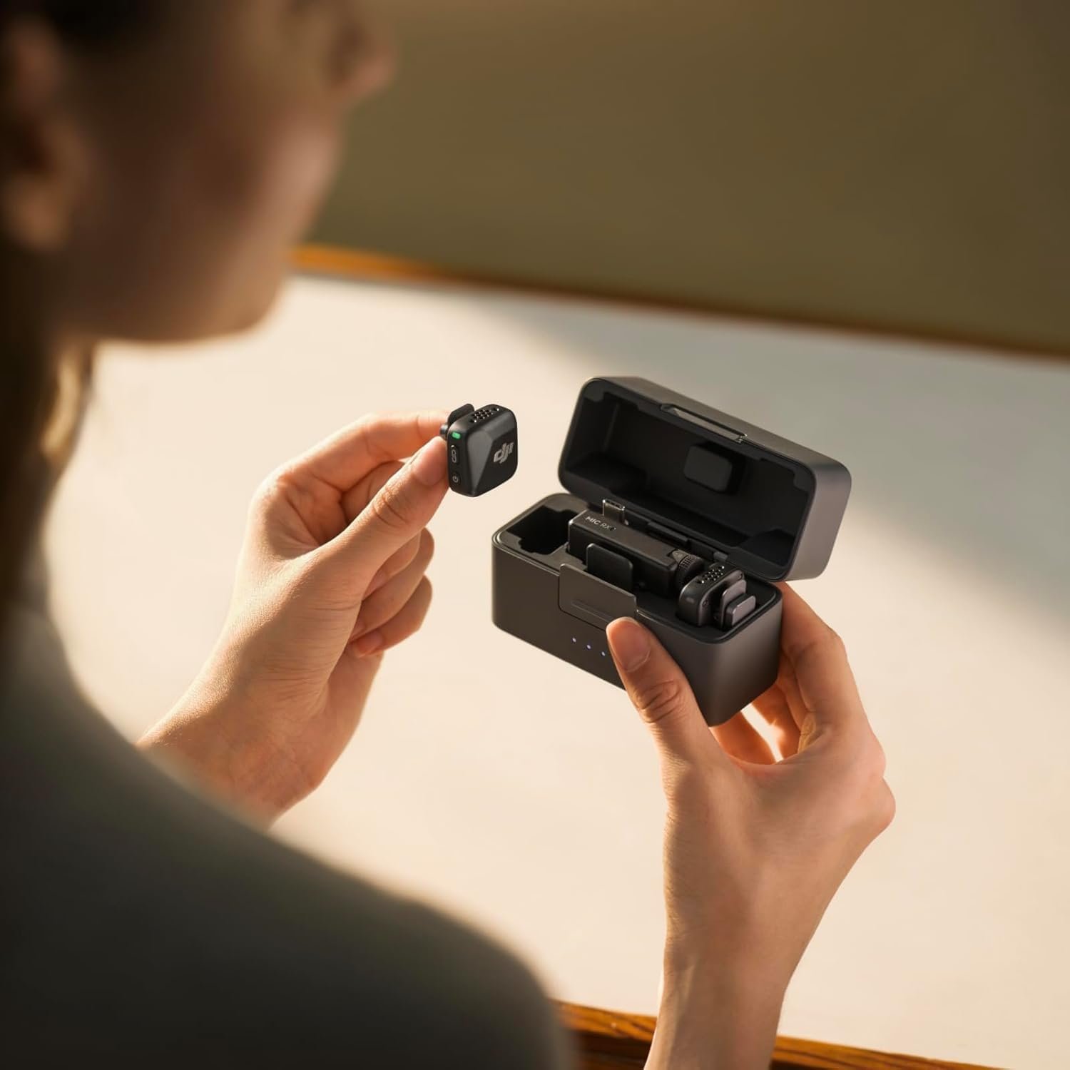 DJI Mic Mini (2 Transmitters + 1 Receiver + Charging Cradle), Ultra Light, Detailed Audio, 48 Hours Use, Noise Cancelling, Auto Limit, Wireless Microp - Image 7